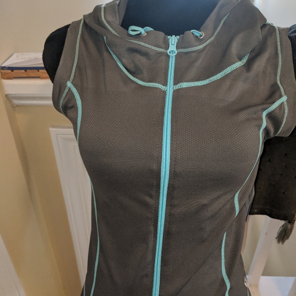 Sleevoess vest